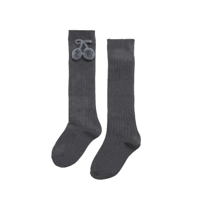 Сиви чорапи с помпони